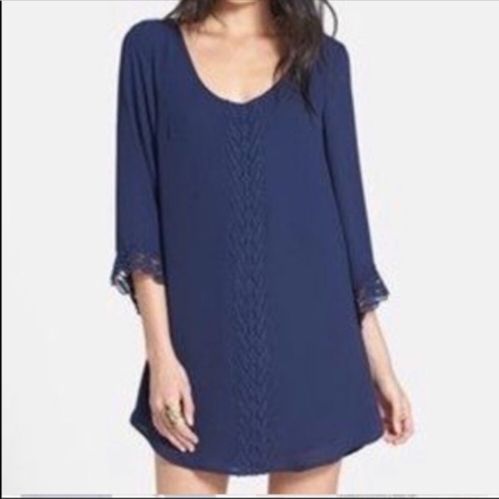 ASTR THE LABEL LACE TRIM SHIFT DRESS NAVY BLUE